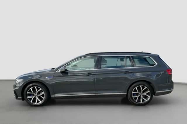 Volkswagen Passat (2021) thumbnail 3