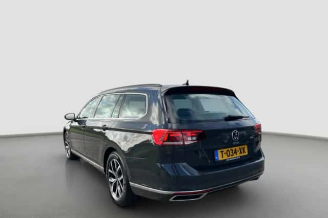 Volkswagen Passat (2021) thumbnail 5