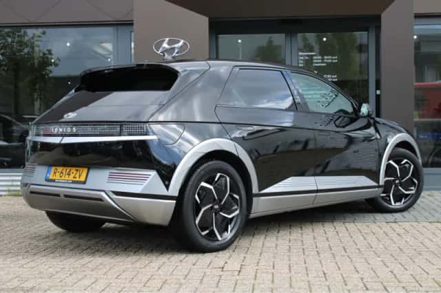Hyundai Ioniq 5 (2023) thumbnail 2