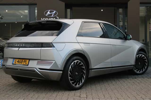 Hyundai Ioniq 5 (2021) thumbnail 2