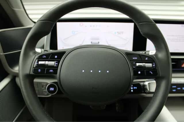 Hyundai Ioniq 6 (2023) thumbnail 6