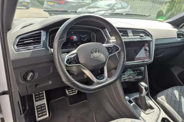 Volkswagen Tiguan (2023) thumbnail 3