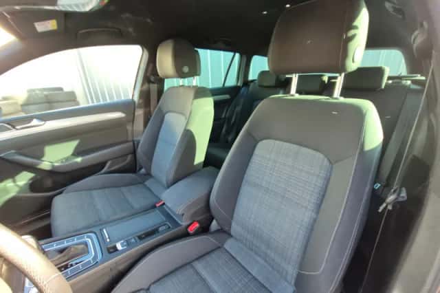Volkswagen Passat (2021) thumbnail 3
