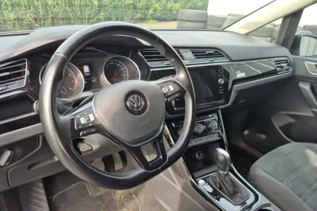 Volkswagen Touran (2018) thumbnail 2