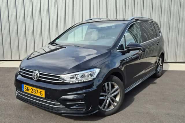Volkswagen Touran (2017) thumbnail 1