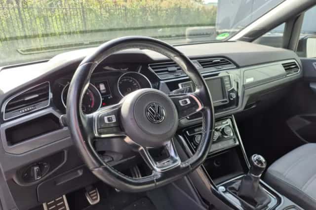 Volkswagen Touran (2017) thumbnail 2
