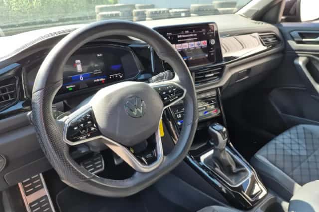 Volkswagen T-Roc (2022) thumbnail 2