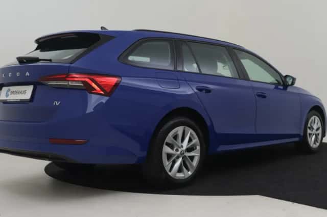 Škoda Octavia (2023) thumbnail 2