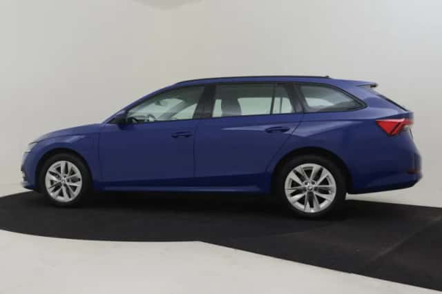 Škoda Octavia (2023) thumbnail 3