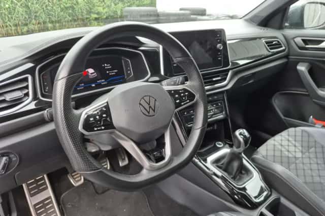 Volkswagen T-Roc (2023) thumbnail 2