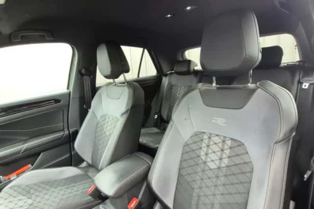 Volkswagen T-Roc (2023) thumbnail 3