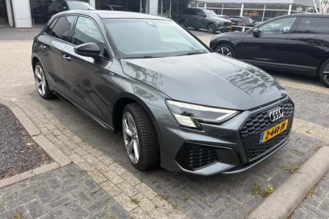 Audi A3 (2021) thumbnail 2