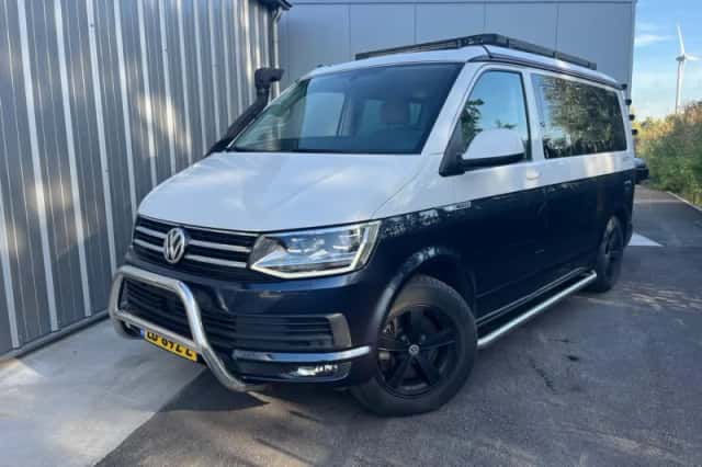 Volkswagen California (2018) thumbnail 1