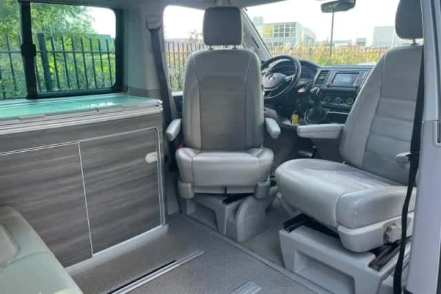 Volkswagen California (2018) thumbnail 4