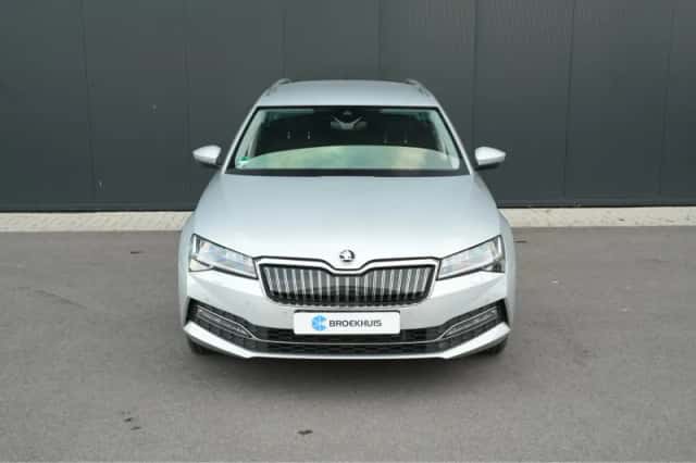 Škoda Superb (2022) thumbnail 2