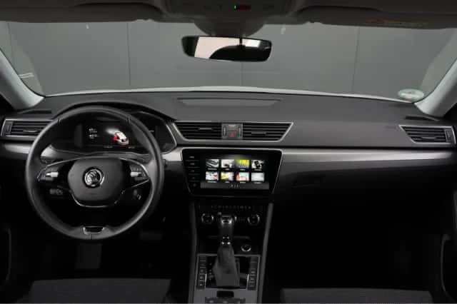 Škoda Superb (2022) thumbnail 4