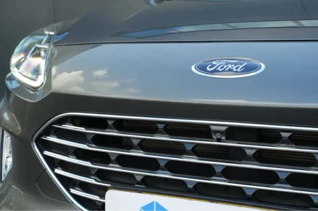 Ford Kuga (2023) thumbnail 3