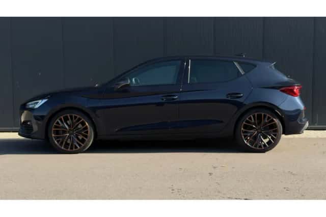 CUPRA Leon (2022) thumbnail 4