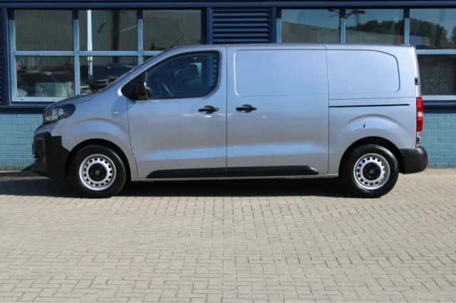 Opel Vivaro (2024) thumbnail 2