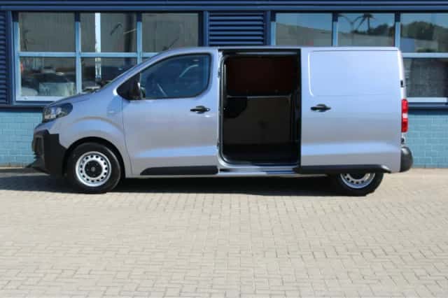 Opel Vivaro (2024) thumbnail 3