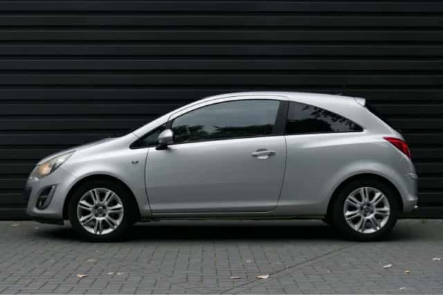 Opel Corsa (2014) thumbnail 2