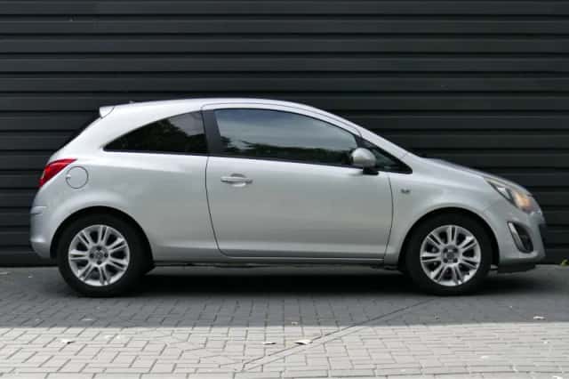 Opel Corsa (2014) thumbnail 3