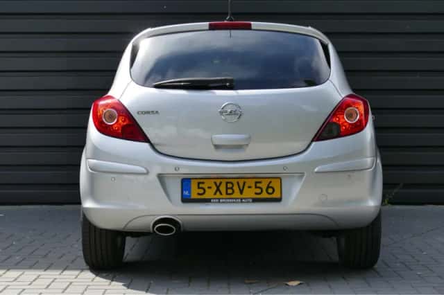 Opel Corsa (2014) thumbnail 4