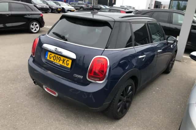 MINI Cooper (2019) thumbnail 3