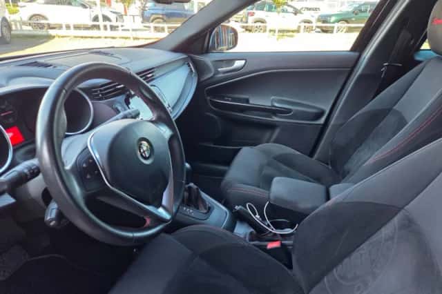 Alfa Romeo Giulietta (2016) thumbnail 5
