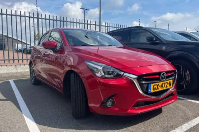 Mazda 2 (2015) thumbnail 2