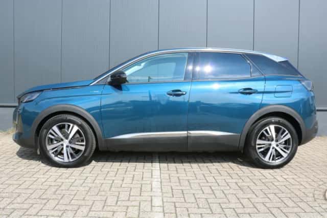 Peugeot 3008 (2022) thumbnail 3