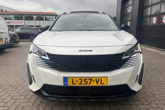 Peugeot 3008 (2021) thumbnail 3