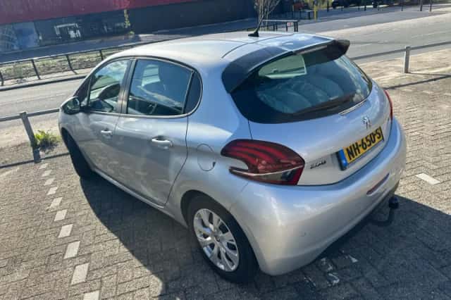 Peugeot 208 (2017) thumbnail 2