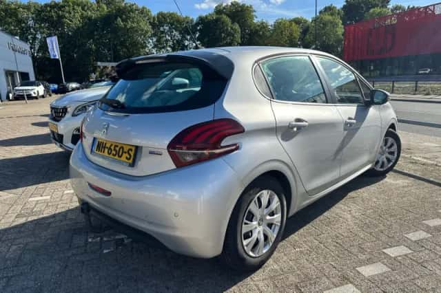Peugeot 208 (2017) thumbnail 5
