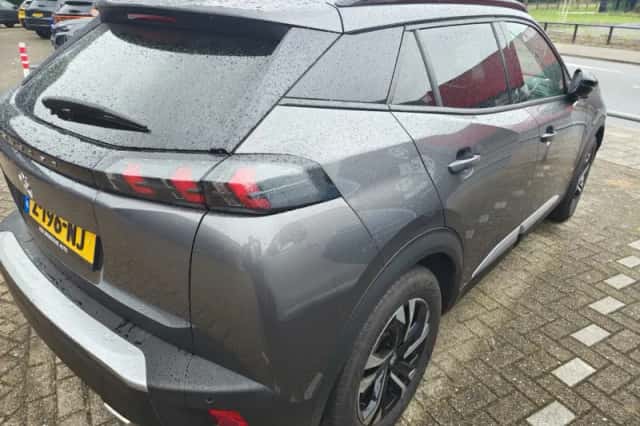 Peugeot 2008 (2023) thumbnail 3