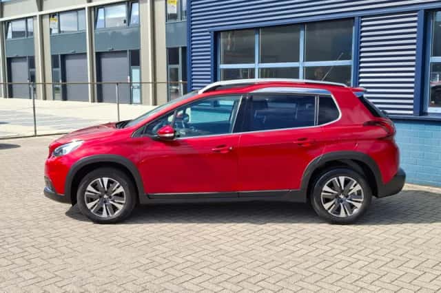 Peugeot 2008 (2018) thumbnail 2