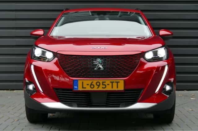 Peugeot e-2008 (2021) thumbnail 4