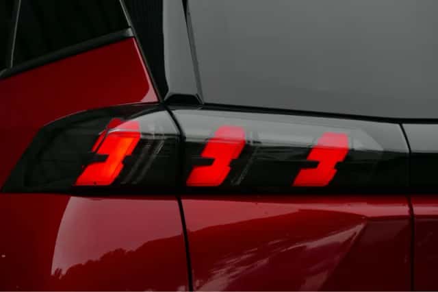 Peugeot e-2008 (2021) thumbnail 6