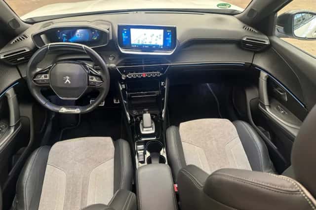 Peugeot e-2008 (2021) thumbnail 5