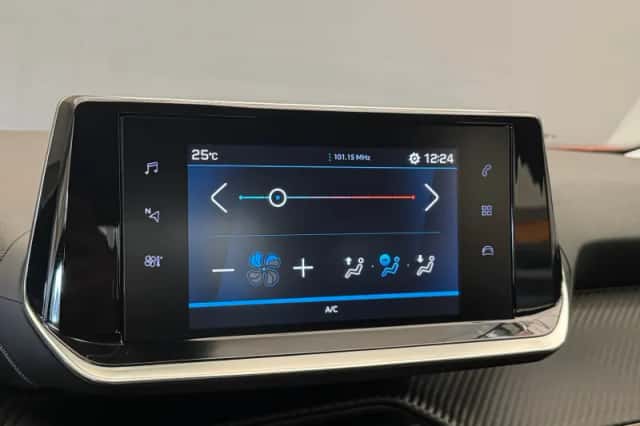 Peugeot 2008 (2020) thumbnail 3