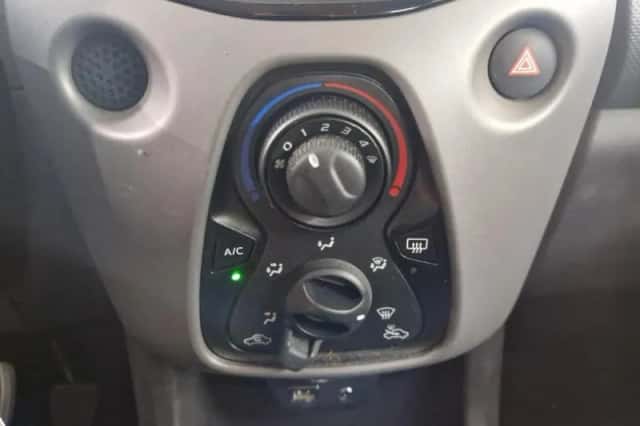 Peugeot 108 (2021) thumbnail 6