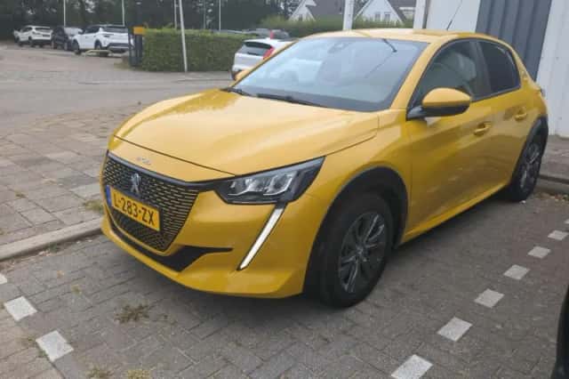 Peugeot e-208 (2021) thumbnail 1