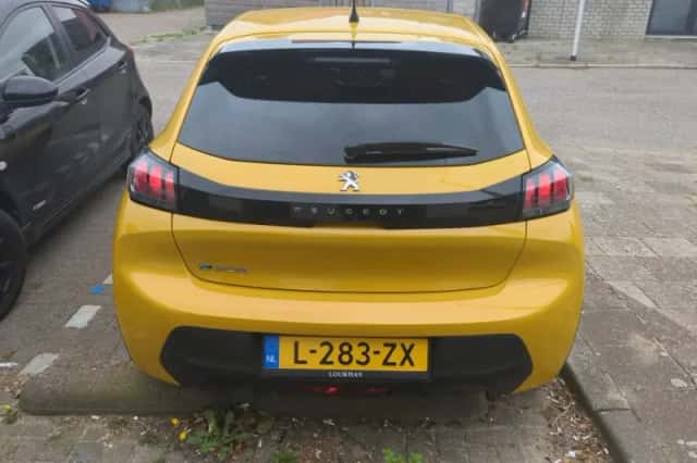 Peugeot e-208 (2021) thumbnail 4