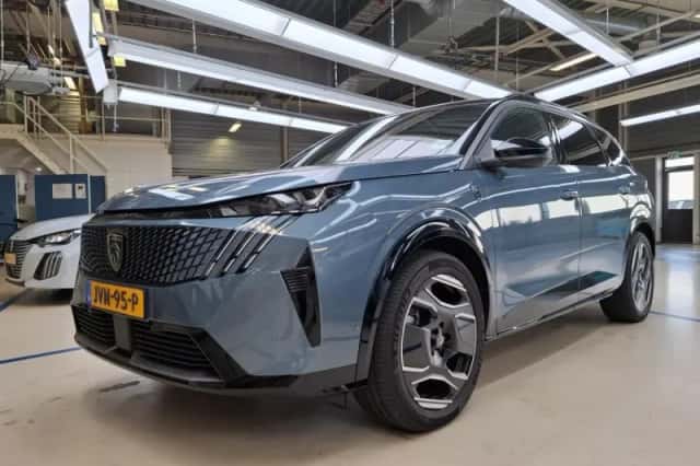 Peugeot E-5008 (2026) thumbnail 1