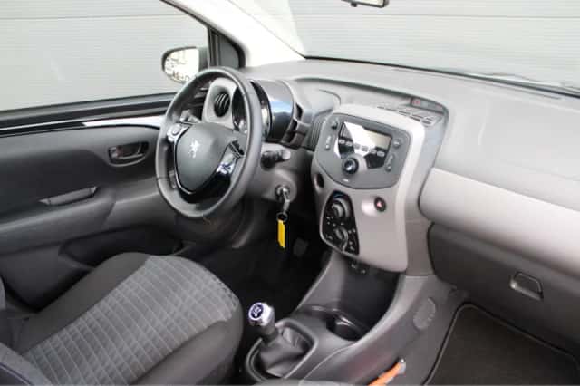 Peugeot 108 (2021) thumbnail 3