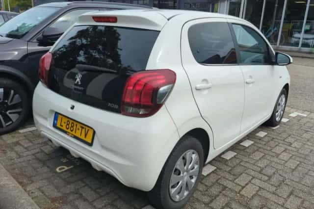 Peugeot 108 (2021) thumbnail 3