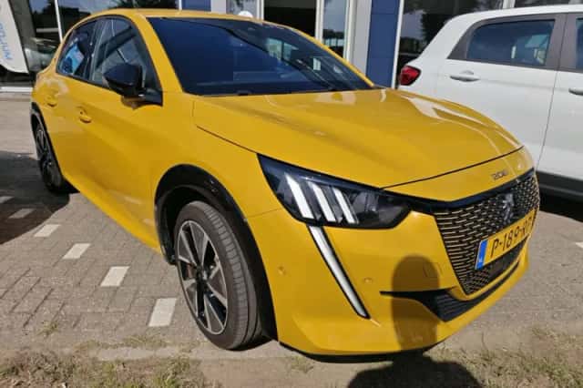 Peugeot e-208 (2022) thumbnail 2