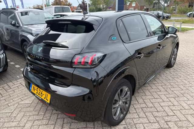 Peugeot e-208 (2021) thumbnail 3