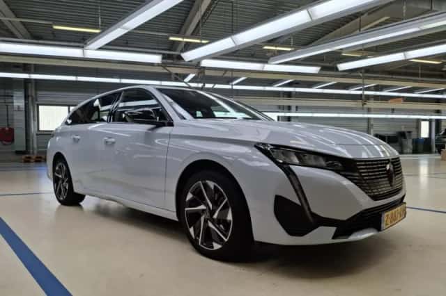 Peugeot 308 (2024) thumbnail 2