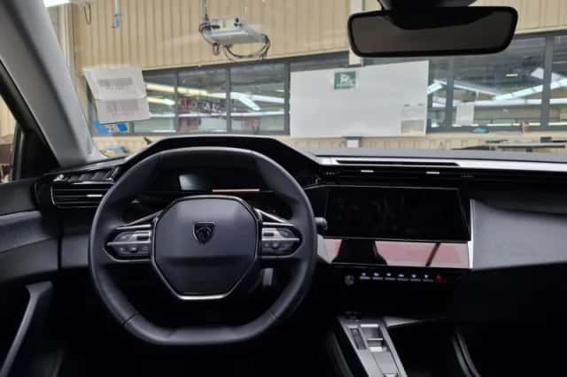 Peugeot 308 (2024) thumbnail 5